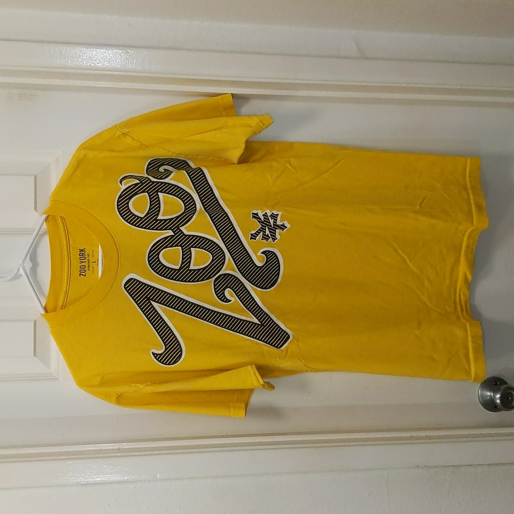 Zoo York tee in men's Large